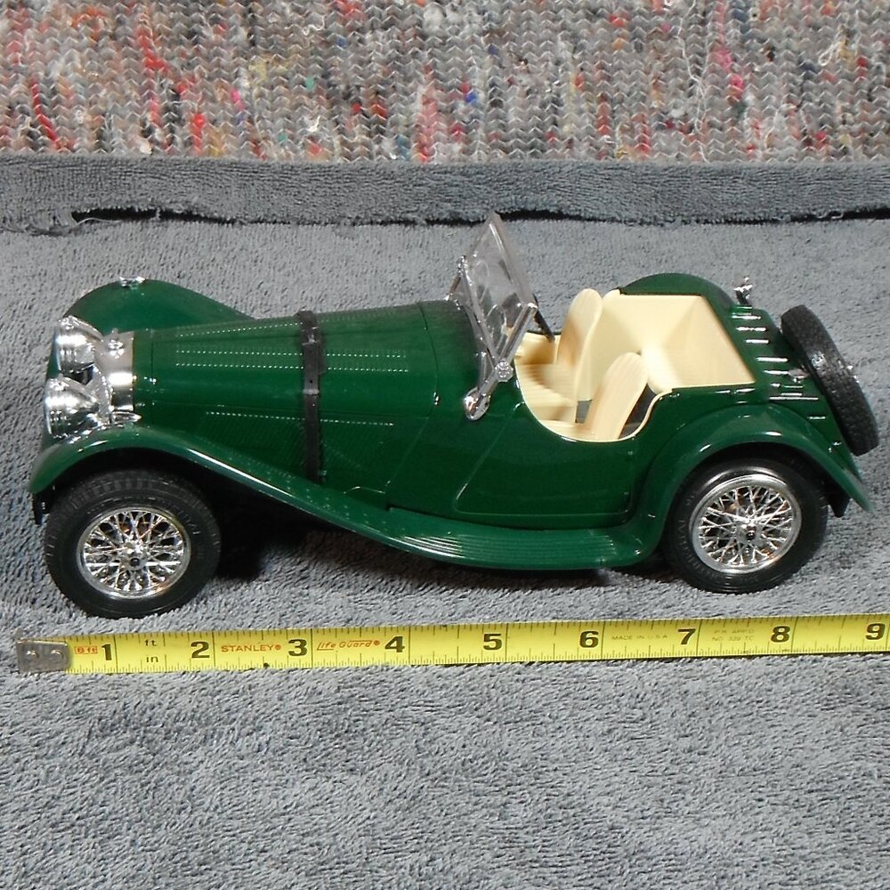 VINTAGE 1937 JAGUAR SS100 1/18 SCALE PART PLASTIC PART DIE-CAST METAL BY BBURAGO